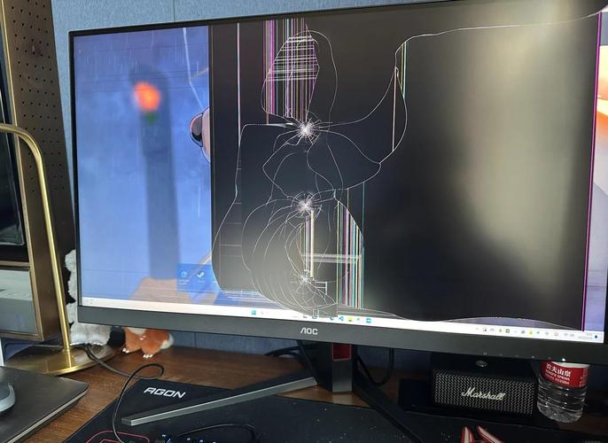 显示器内屏碎了有没有必要维修,听说换屏很贵呢