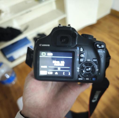 我想买个1000元左右的数码相机卡片机,麻烦推荐一款