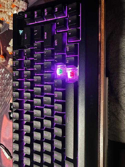 灵逸黑寡妇键盘是插拔轴吗