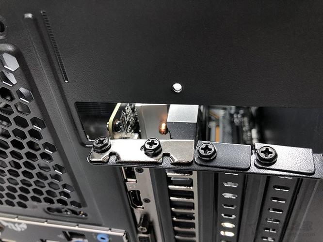 显卡怎么从主板上取下来