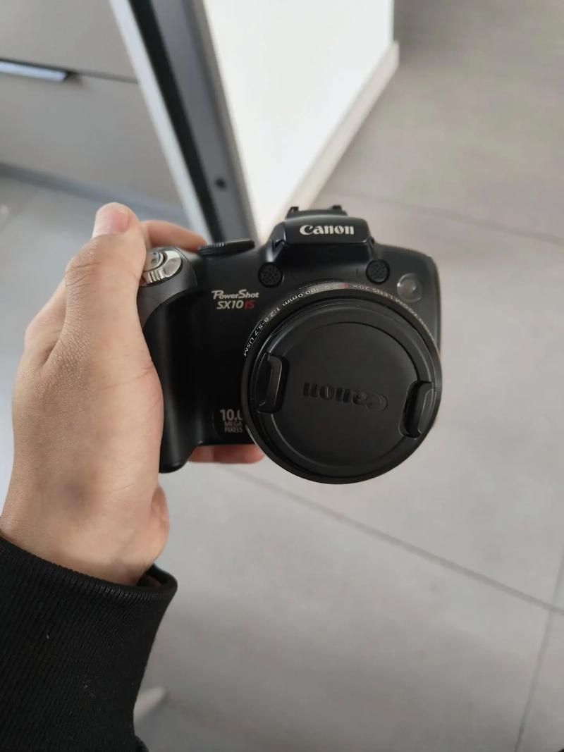 新手买数码相机好还是单反相机合适?