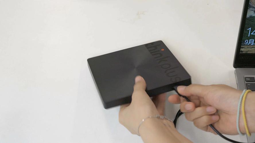 笔记本电脑外接光驱如何使用?