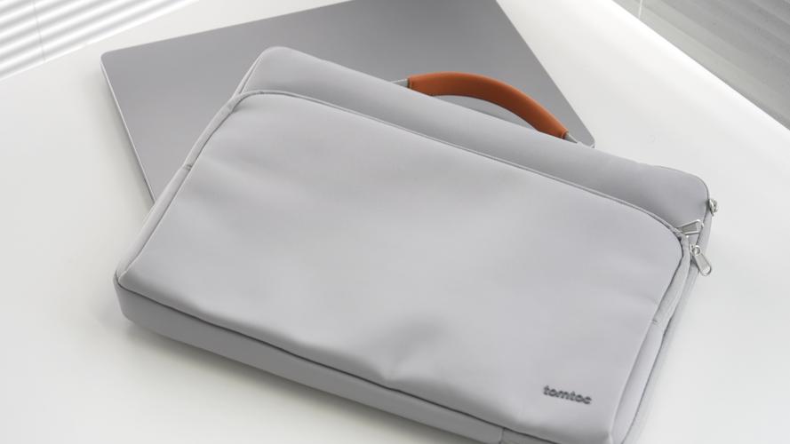 电脑应该怎样正确的放入电脑包