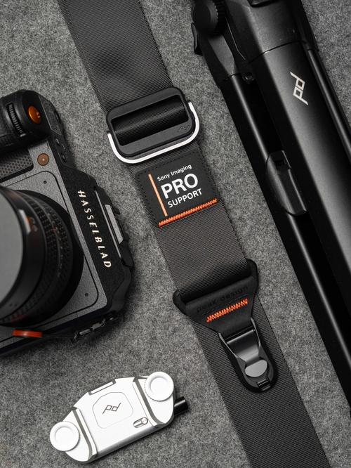 索尼相机肩带怎么装