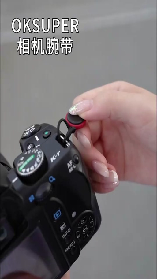 索尼微单肩带怎么装