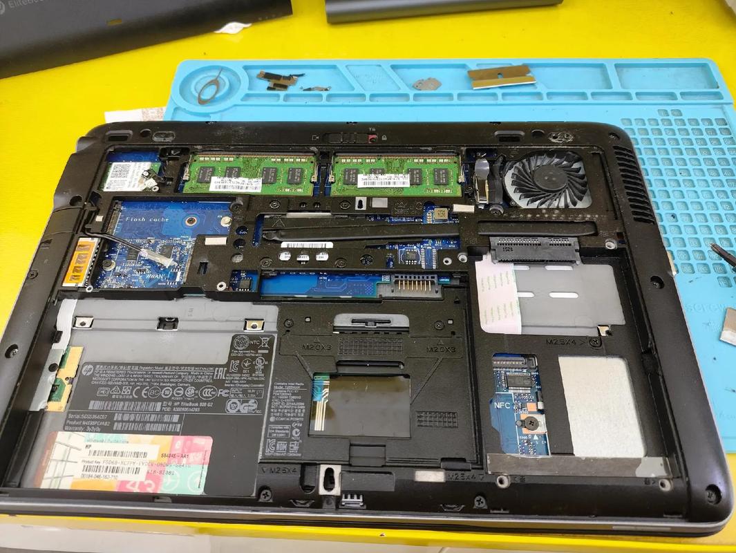 华硕笔记本电脑后盖怎么拆开