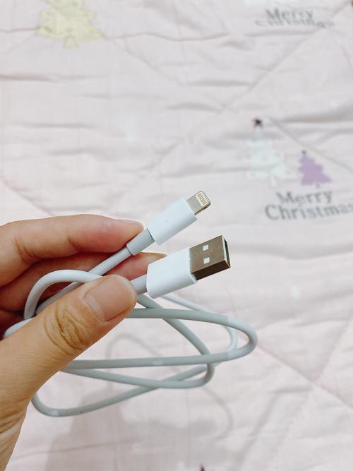 苹果15充电线两头一样吗