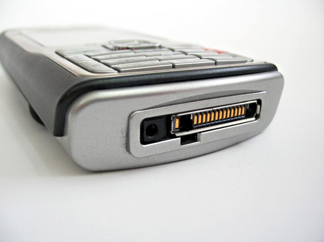 诺基亚N70可以用5300的内存卡和耳机吗?