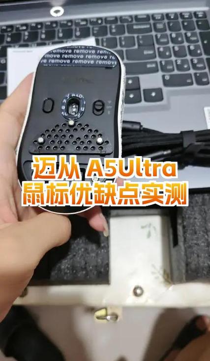 q8双模鼠标怎么充电?