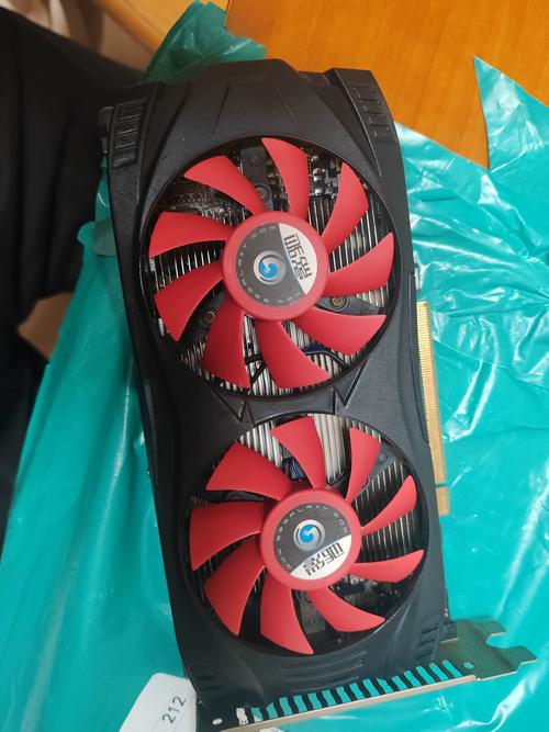 师傅请问盈通R6770和盈通GTX650性能差距大吗?