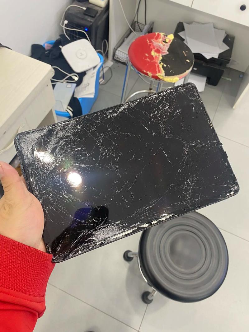 华为平板外屏碎了多少钱