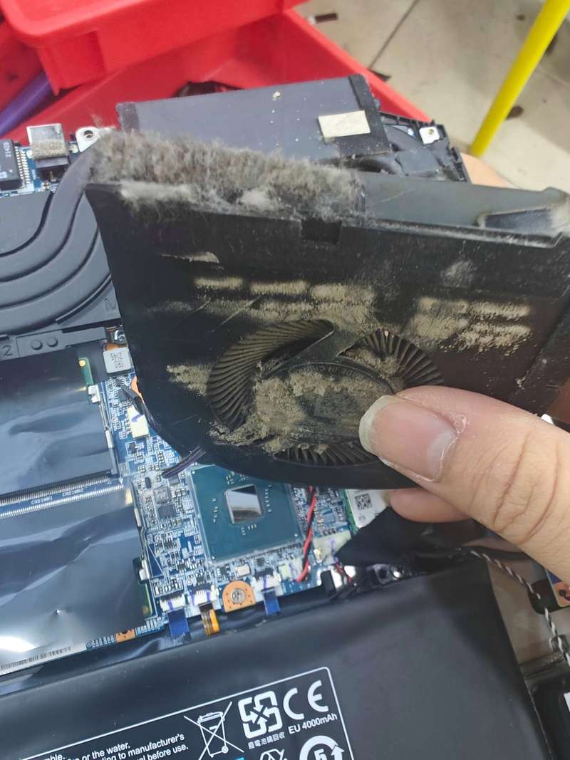 笔记本电脑发烫很严重,有解决办法吗?