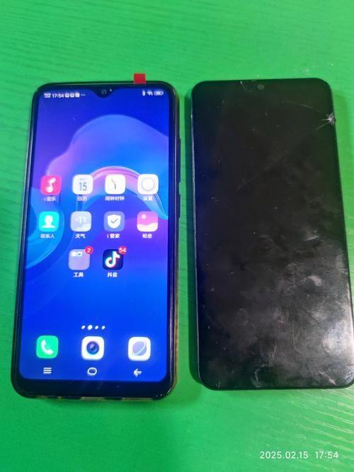 vivoy93s的屏幕摔碎了,碎的地方出现黑屏但还能使用,可以修好吗?换屏...