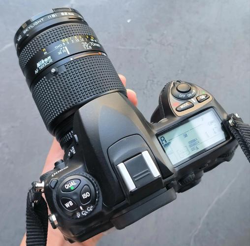 单反尼康D3200相机二手1350值得购买吗