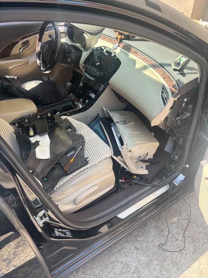 电脑黑屏维修多少钱