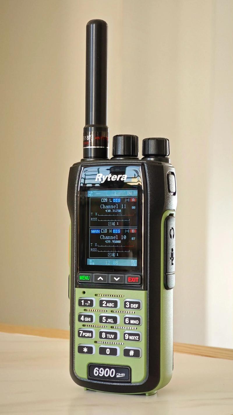 摩托罗拉对讲机怎么调频的呢?