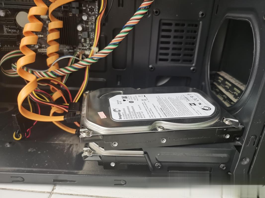 电脑硬盘线在哪电脑硬盘线是哪一根