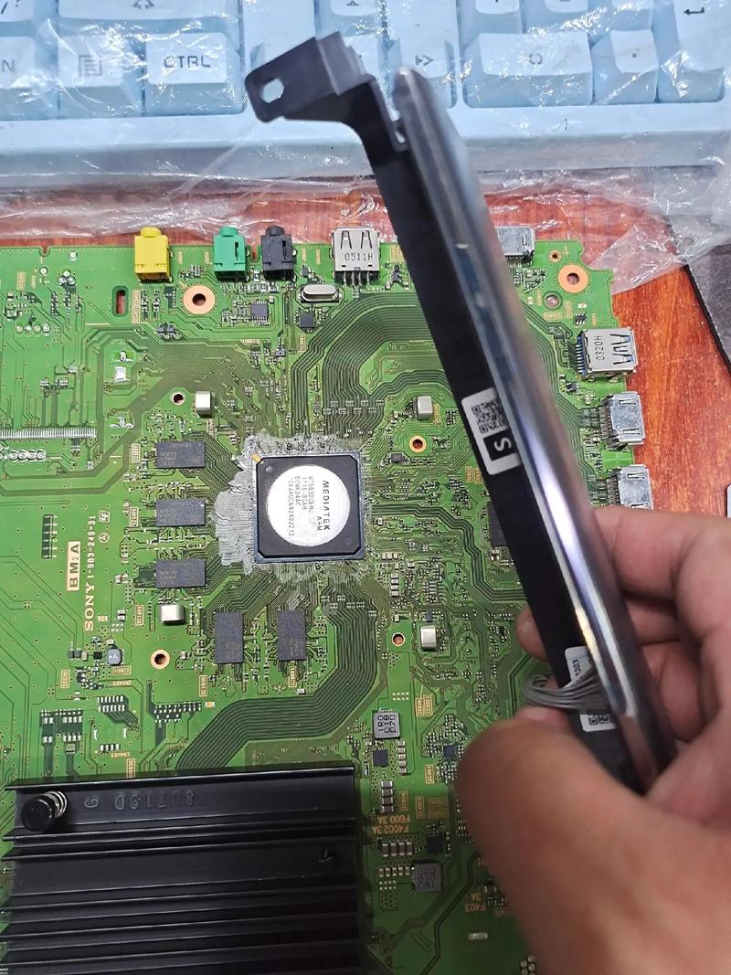 索尼相机充电口在哪