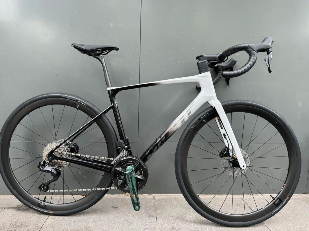 1500元左右的手机,要求屏幕不要太大,求推荐。