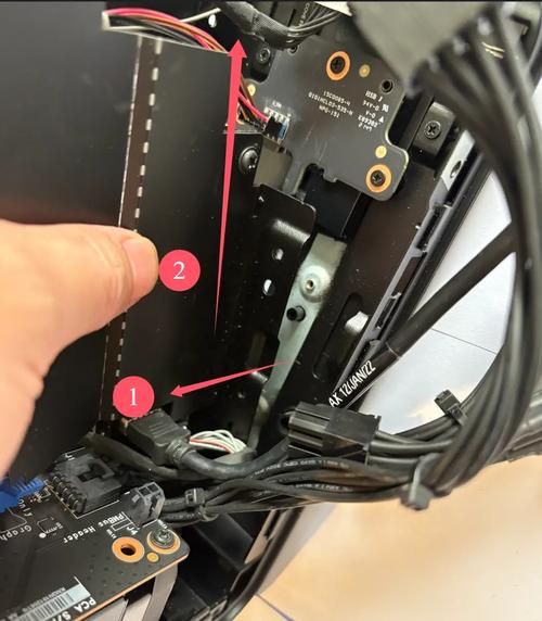 电脑风扇拔掉拔哪个线电脑机箱里的风扇怎么拆下来呀