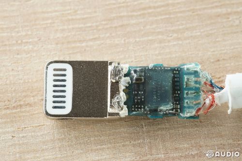 苹果转3.5mm接头有芯片吗