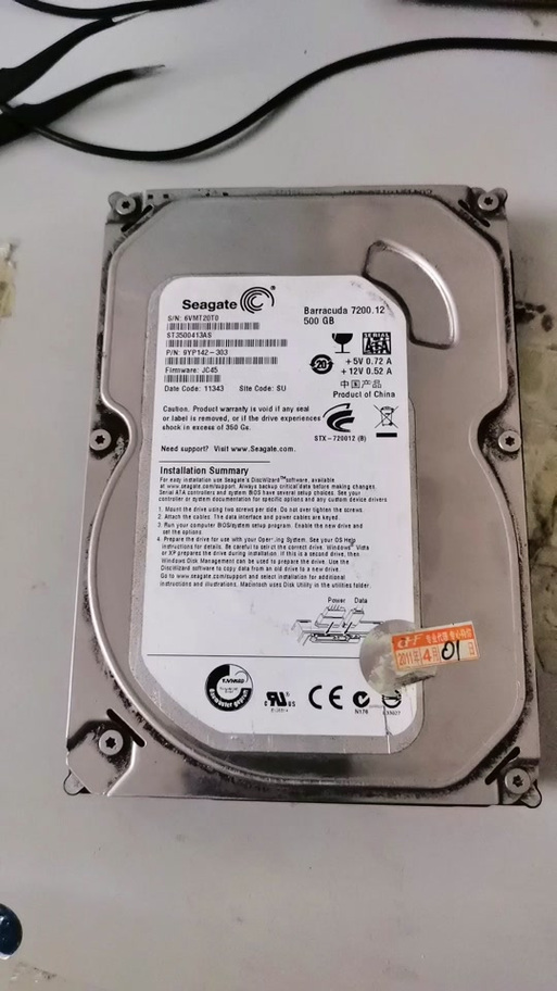 希捷移动硬盘无法识别,灯不亮,放在手上感觉得到在转