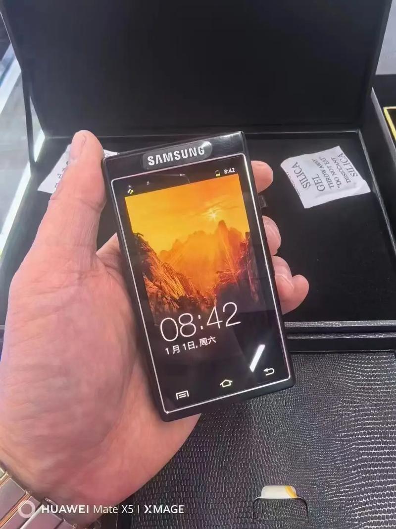 三星W999是哪年上市的?