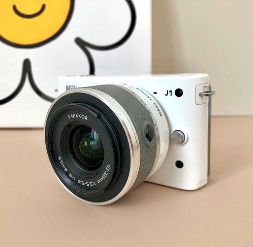 j1可以用尼康单反镜头吗