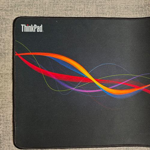 鼠标垫因为夏天太热,化了,弄在桌子上了,怎么弄掉