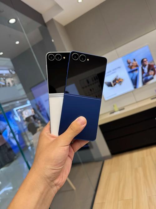 razr一代和二代尺寸一样吗?