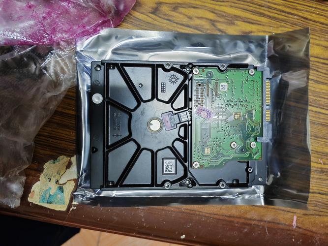 办公电脑320G存储的存储介质是什么