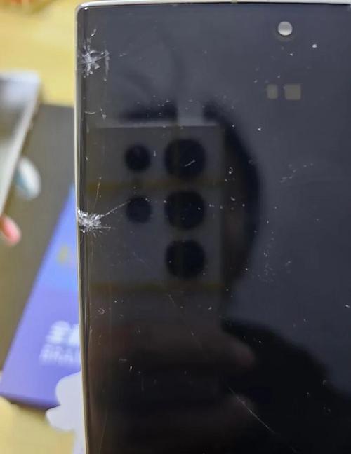 三星显示器屏碎,换屏多少钱