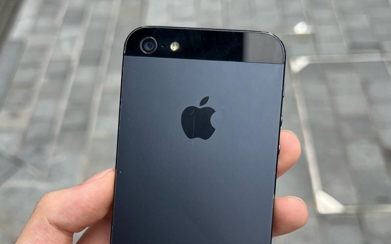 苹果5s16g升级ios8会卡吗