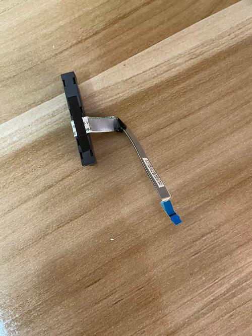 联想y70017isk的固态硬盘插口是哪个。不要告诉我要吧机械的换下来