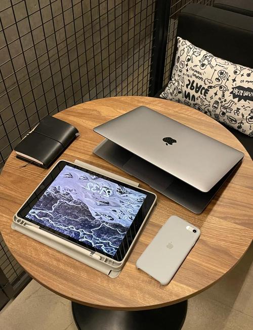 拥有苹果三件套属于文化入侵吗