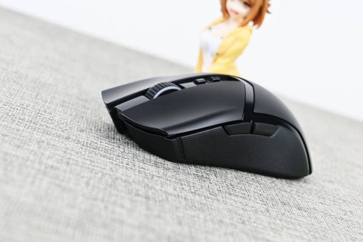 雷蛇眼镜蛇专业版无线游戏鼠标开箱试玩:中小手型杰作