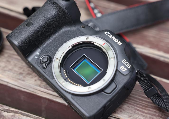 佳能r7相机的高感怎么样