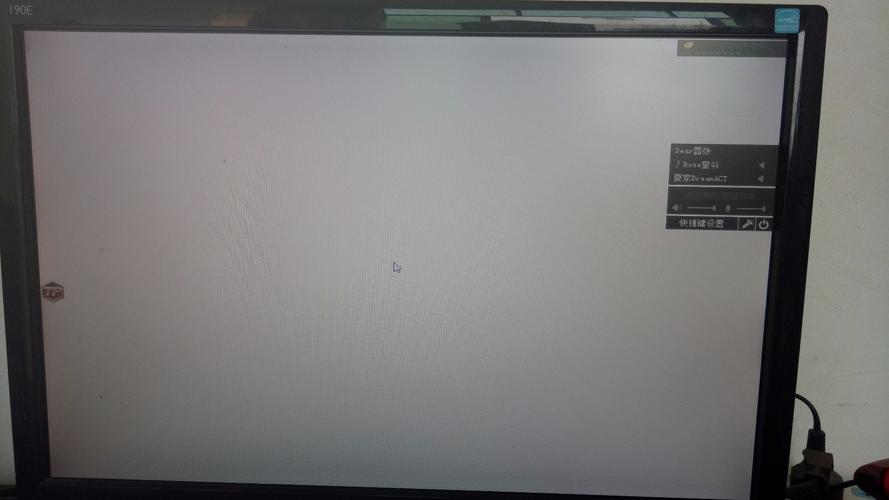 为什么我的电脑一玩游戏就出现白屏?