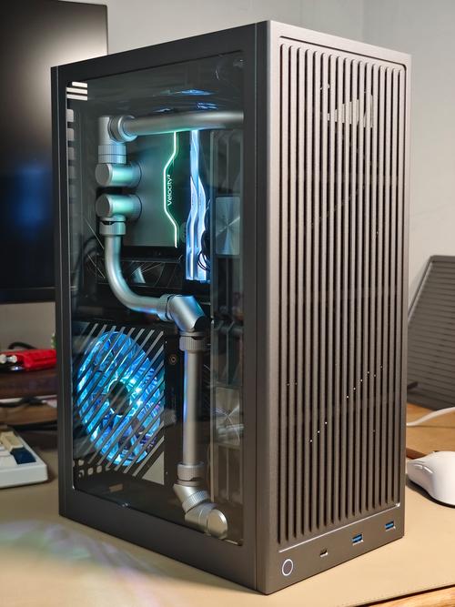 什么是全封闭水冷机箱的冷却系统?