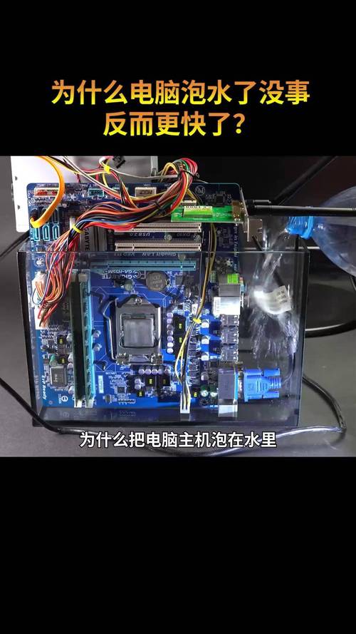 电脑主机里像水管一样的是什么?