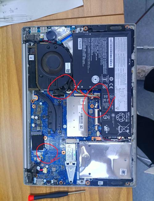 电脑显示器突然变绿屏怎么办呢?