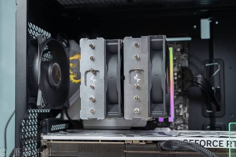 电脑cpu风扇接口有哪几种,如何接法?