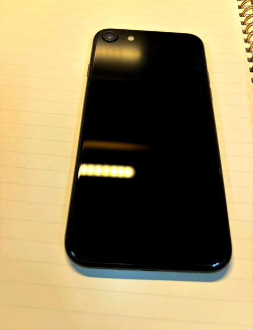 网友买iPhoneSE当备用机,一回来就爱不释手!深空灰真的太漂亮