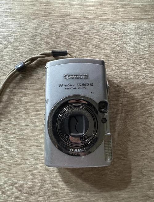 佳能最贵的单反相机多少钱?