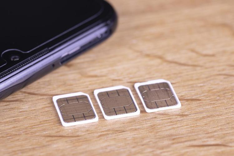 麻烦问一下,双卡机是选iPhone11还是选国产机?