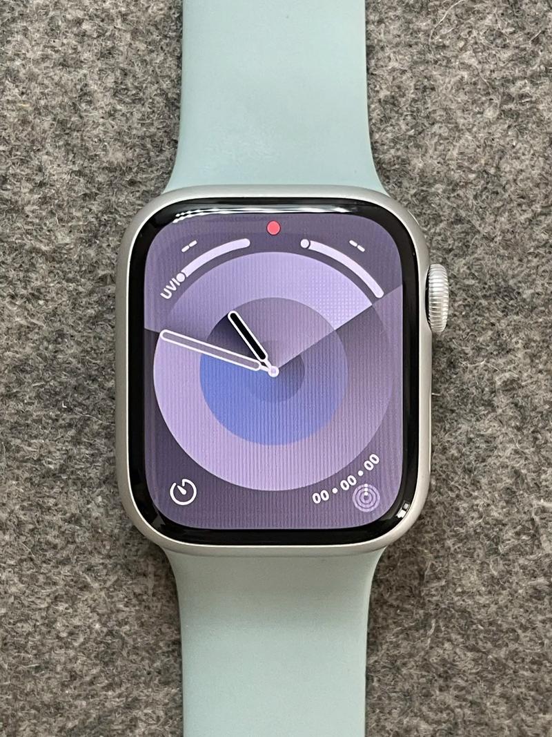 俄罗斯奢侈品定制商推出黄金版苹果12,你觉得什么人会买?