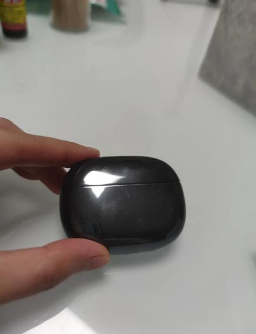 在小米天猫旗舰店买了1个多月的小米耳机突然一只耳机声音出问题了声音很...