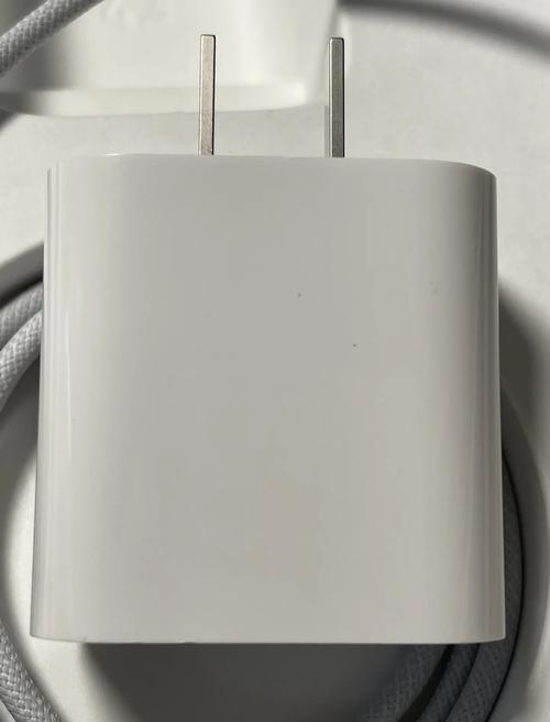 苹果4买条原装数据线加充电头,在专卖店买,得多少钱