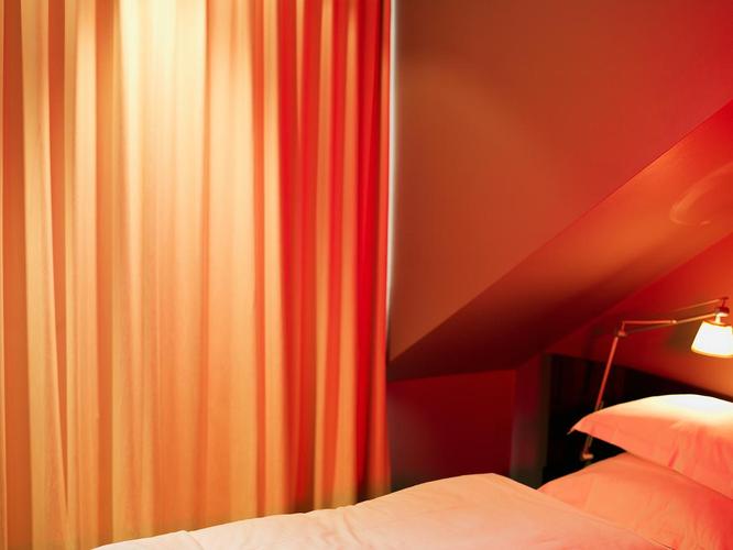 酒店烟雾报警器闪红光是摄像头吗