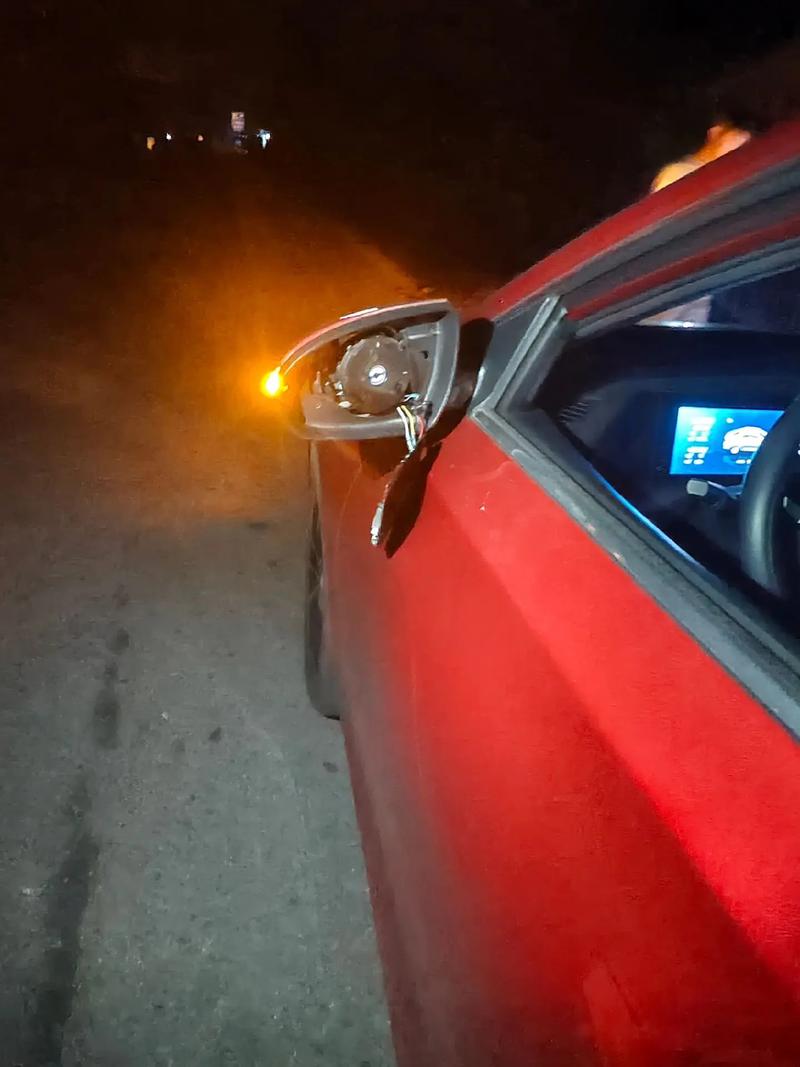 烟雾报警器闪烁红光是否意味着里面装有摄像头?